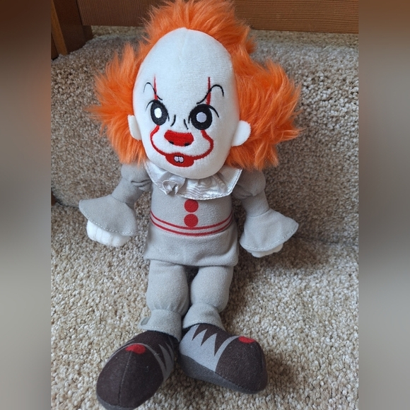 IT Pennywise Talking Plush. 13" - Picture 1 of 5